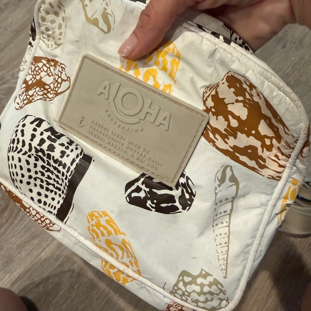 Preloved Aloha Collection Lucky 11 bag  with shells 🐚 - Picture 3 of 5